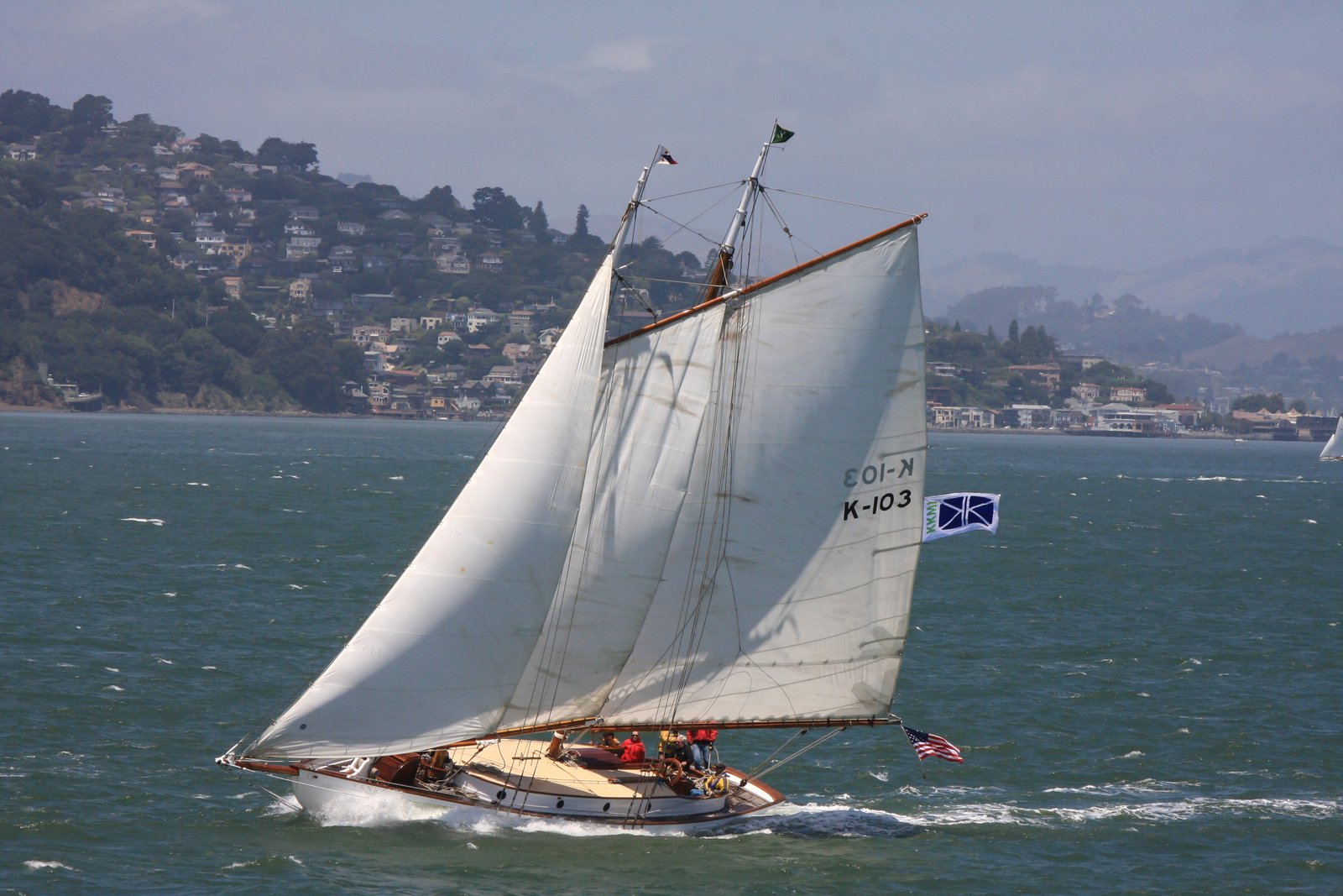 Yankee racing on the San Francisco city front